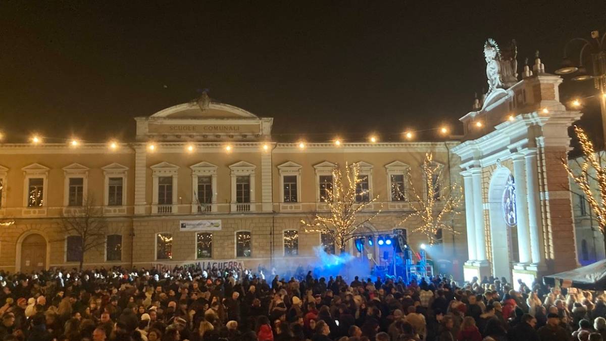 Capodanno 2023 a Santarcangelo: piazza Ganganelli gremita - Gallery
