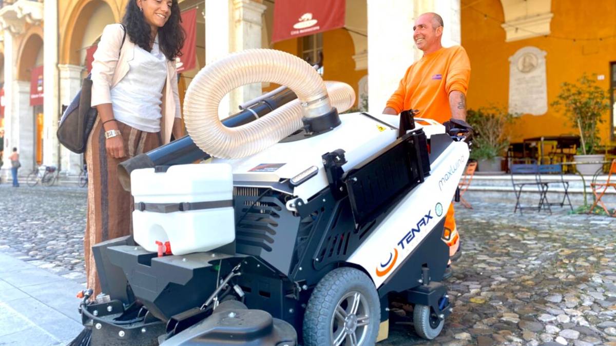 Cesena, nuova spazzatrice per igienizzare il centro