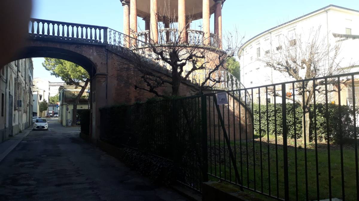 Faenza, vandali danneggiano il Palazzo Muky