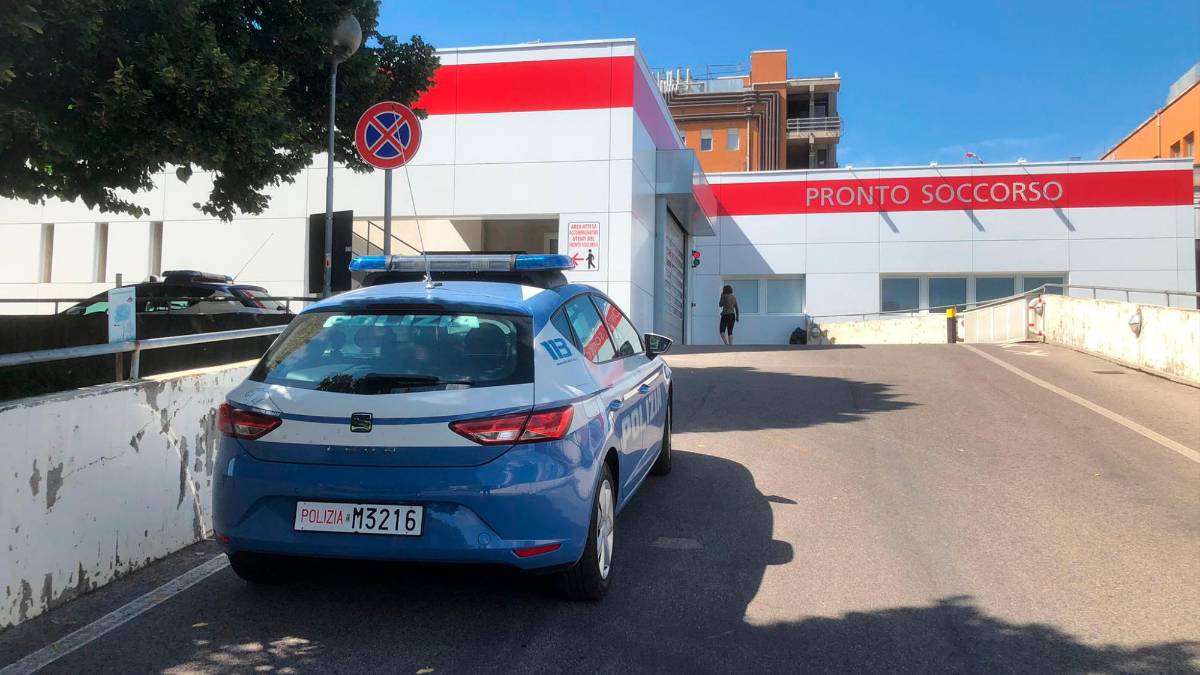 La polizia in pronto soccorso