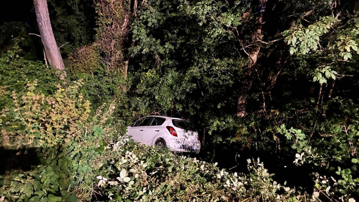 Premilcuore, auto in bilico nel dirupo: salvata ragazza