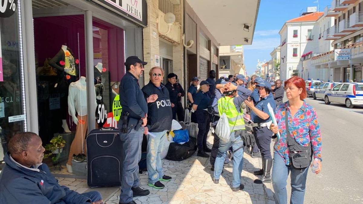 Sgomberato l'ex albergo Aurum a Viserba