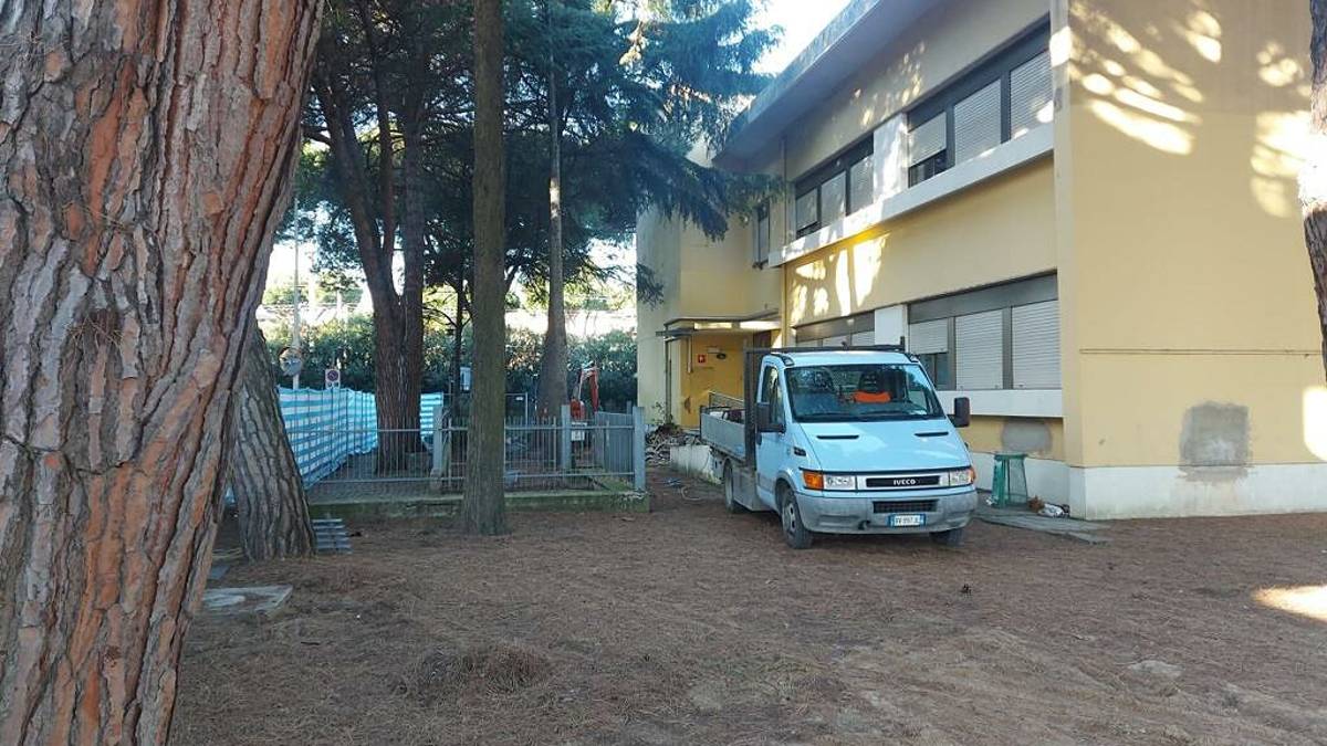 Riccione. Al via la demolizione della scuola Catullo