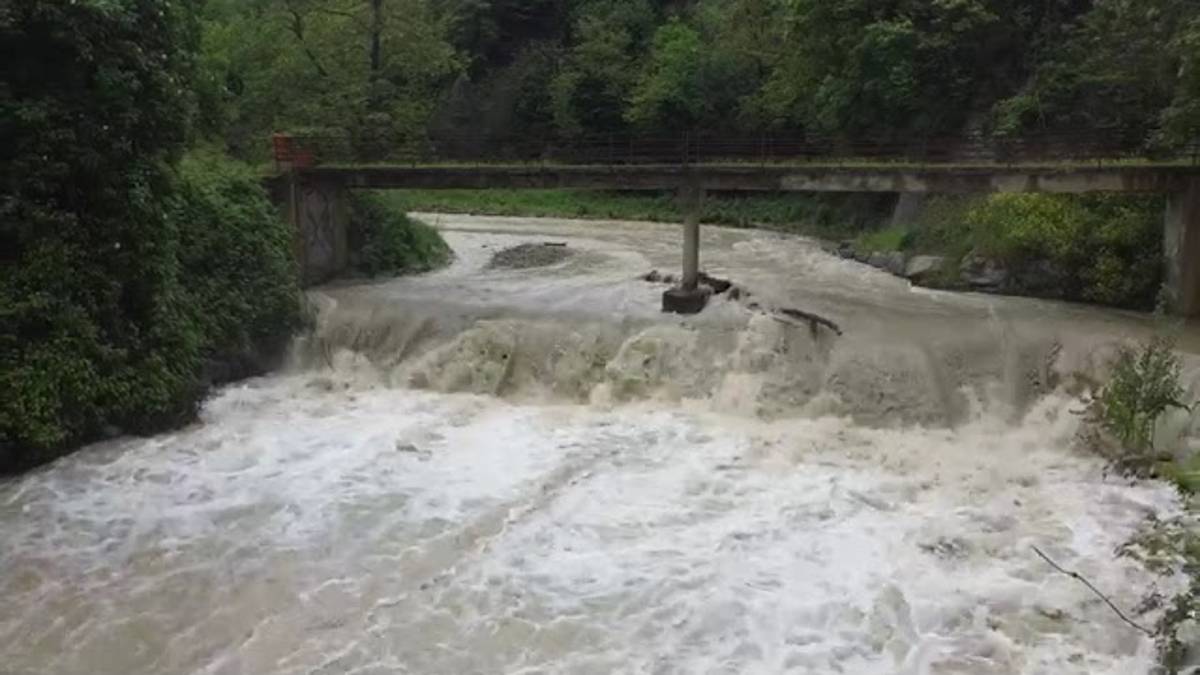 Torrente esonda e isola gli abitanti della comunità di Valleripa a Mercato Saraceno VIDEO