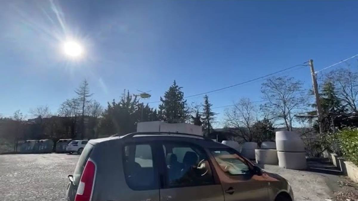 Incidente sul lavoro a Roncofreddo: mano intrappolata in una trituratrice di plastica - VIDEO