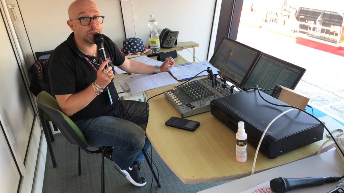 MotoGp a Misano, lo storico speaker del circuito: Faccio il mestiere più bello del mondo