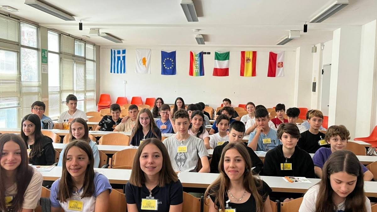 Cesena, una bottiglia biodegradabile e commestibile realizzata allo stage del Pascal Comandini