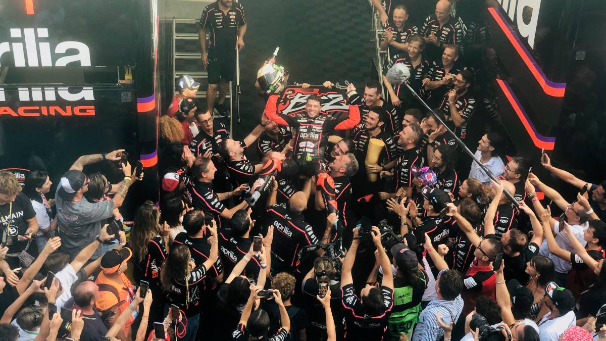 MotoGp, il pubblico da record, il disgelo con Marquez: finalmente a Misano è iniziato il “dopo Valentino” VIDEO