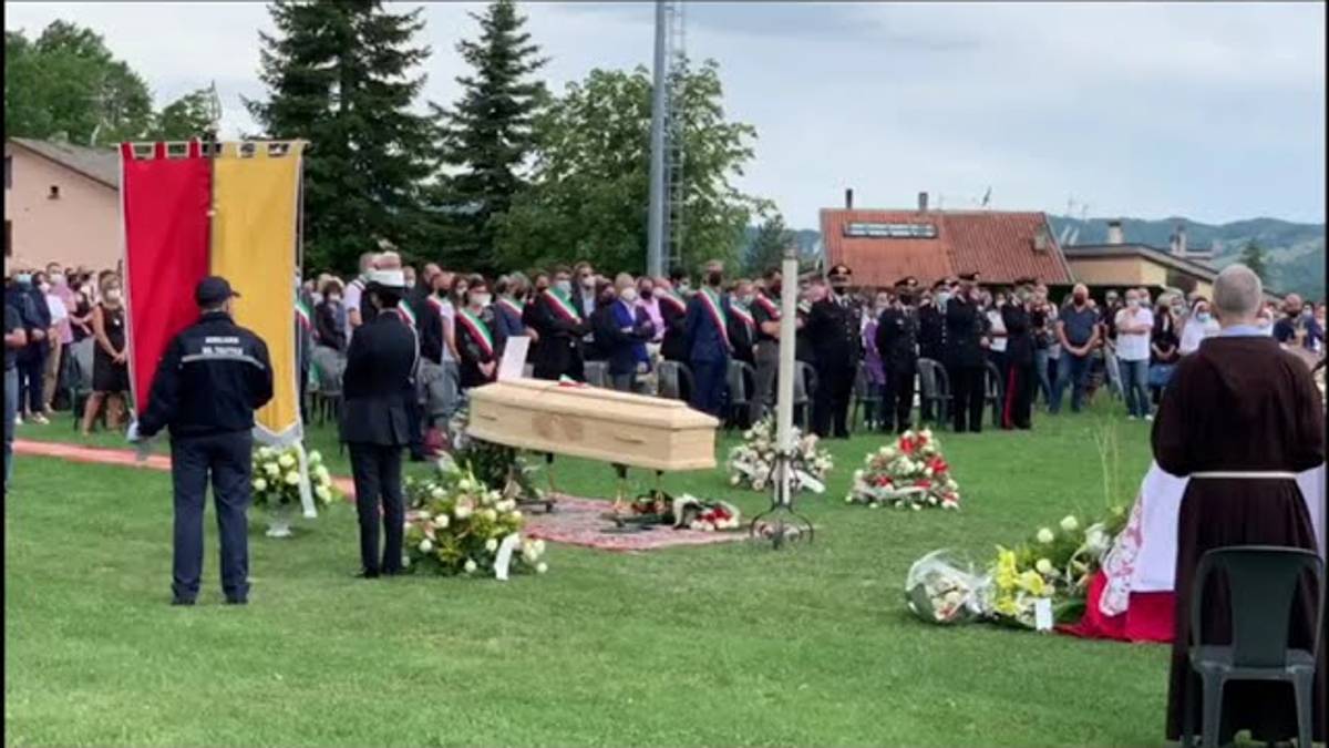 Sant'Agata Feltria, centinaia di persone al funerale di Guglielmino Cerbara
