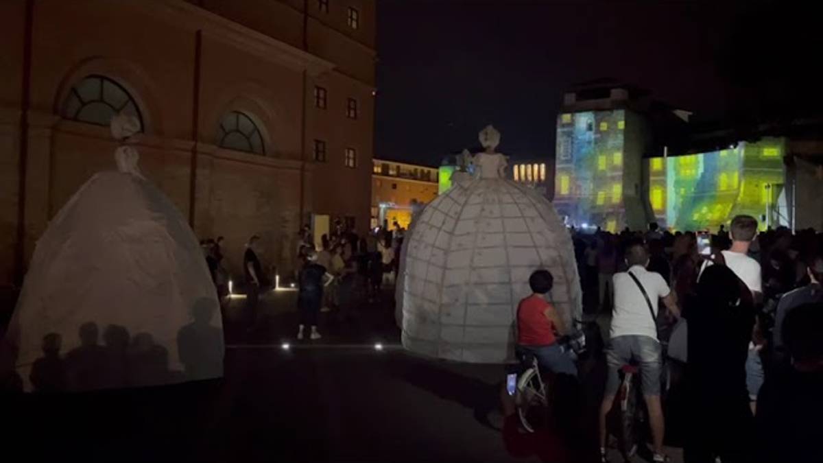 Rimini, lo spettacolo di Peter Pan in piazza - Video