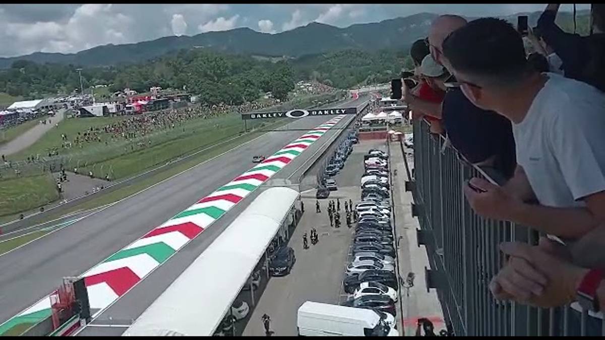 MotoGp, le Frecce Tricolori, il trionfo di Bagnaia e la partenza dei bolidi al Mugello VIDEO