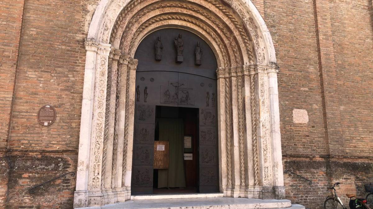 Cesena: completato il restauro del portale del Duomo