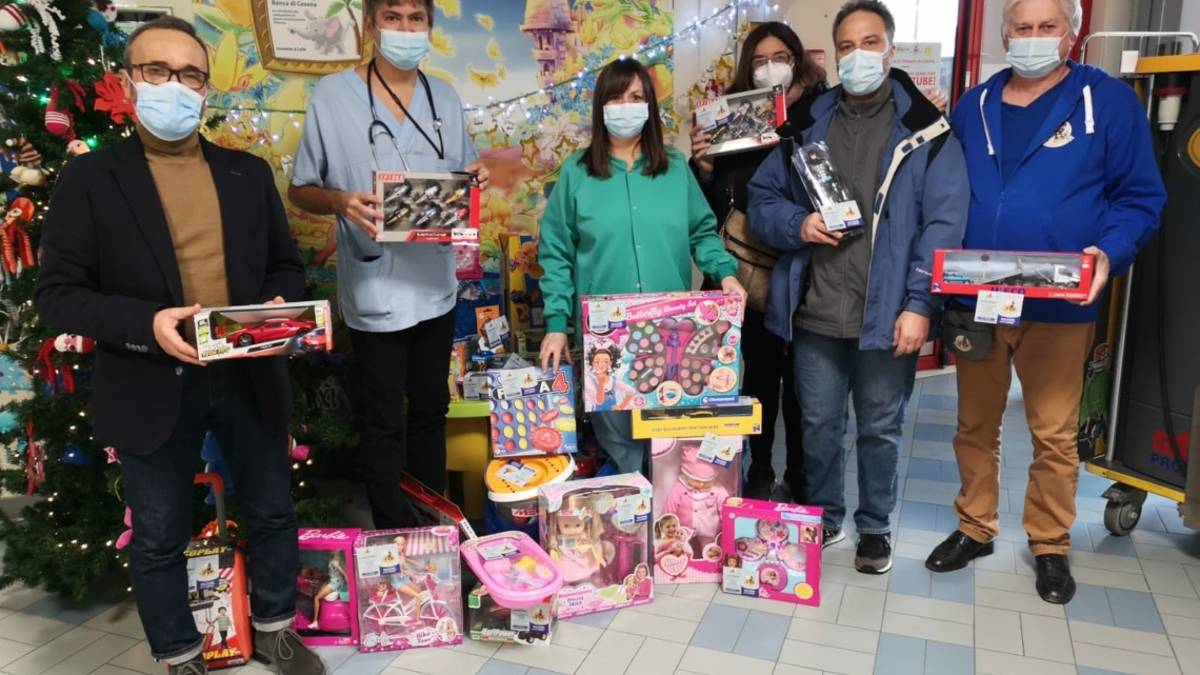 Cesena, giocattoli a Pediatria da parte del Consorzio Revisioni