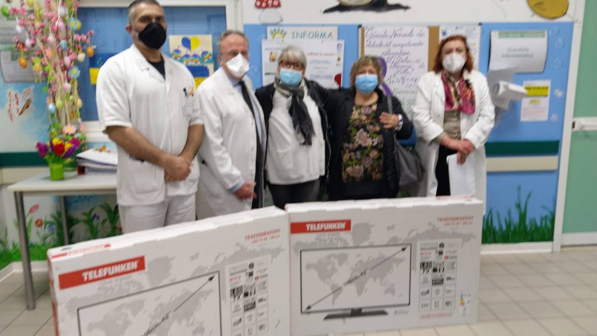 Ravenna, dalle Magline di Porto Fuori due televisori per l'ospedale