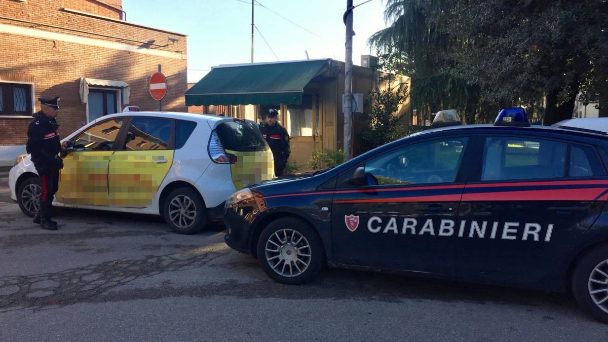 Evade da casa a Ravenna e in taxi va a Imola per spacciare, arrestato