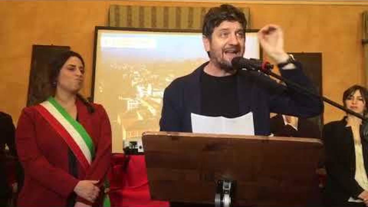 Arcangelo d'oro a Fabio De Luigi, show dell'attore nella sua Santarcangelo