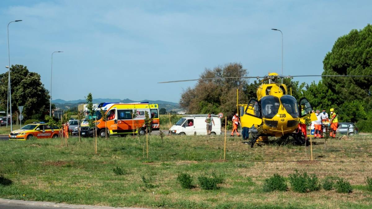 Faenza, giovani ciclisti in allenamento coinvolti in incidente