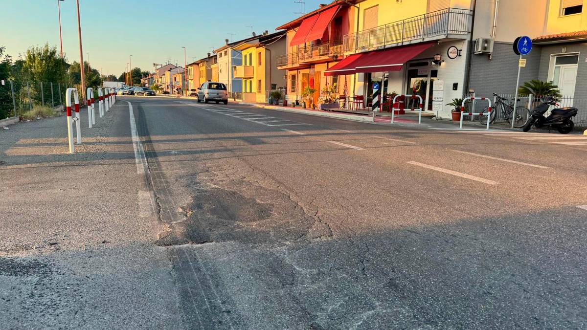 Cesena, vibrazioni a causa delle buche: “Situazione insostenibile a Borgo Paglia”