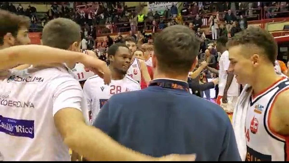 Basket A2, festa romagnola: vincono Unieuro, Ravenna e Rimini VIDEO