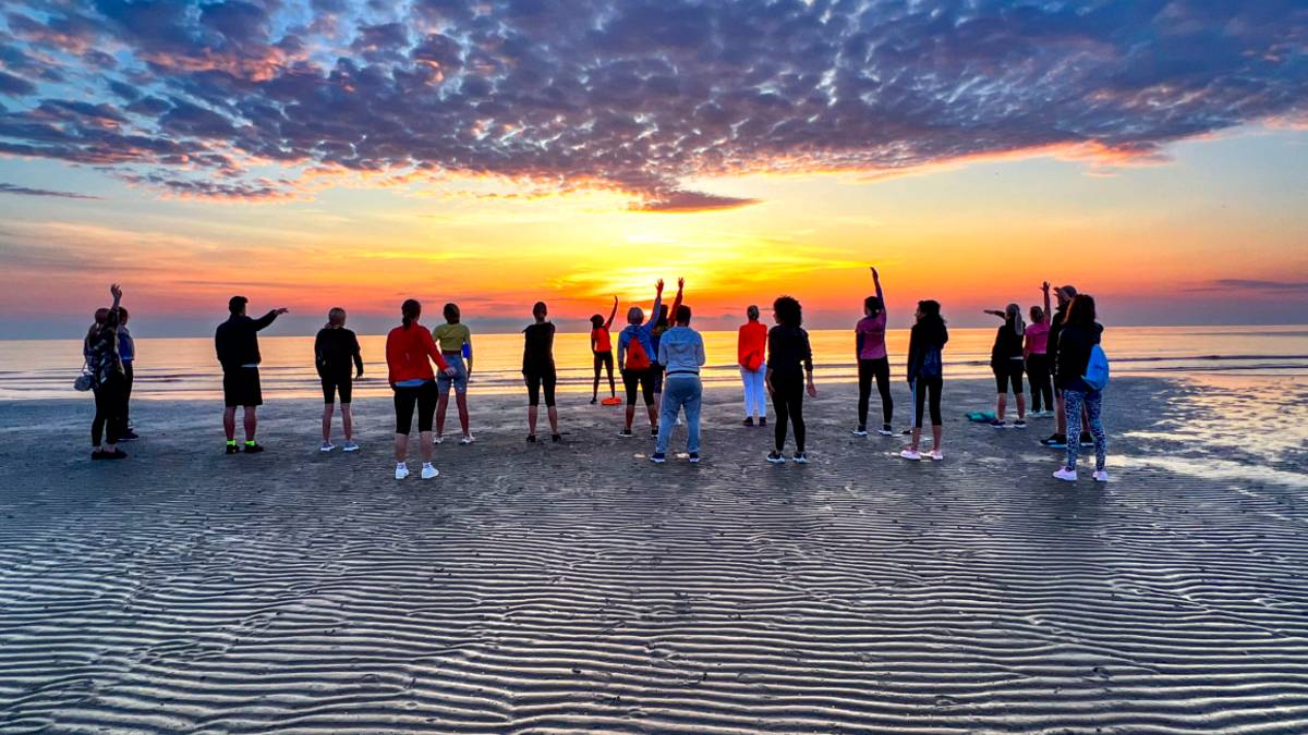 A Rimini tutti all'aria aperta con nordic walking, camminata metabolica, walk on the beach, yoga al tramonto e bici