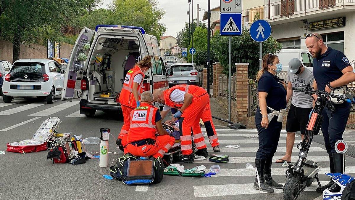 Gravissimo anziano investito da monopattino a Cesena - VIDEO