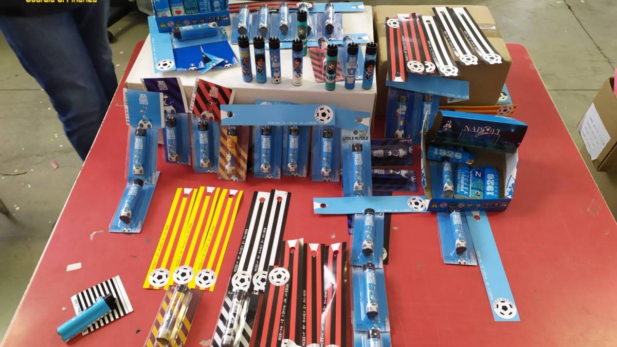 Accendini tarocchi delle squadre di Serie A: 38mila prodotti sequestrati a Villa Verucchio VIDEO GALLERY