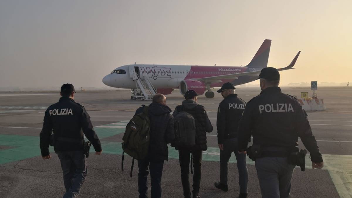 Rimini, respinti all'aeroporto 90 passeggeri non in regola nel 2023