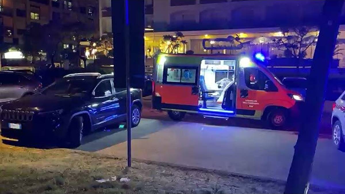 Cesenatico, rissa a bottigliate: 21enne in prognosi riservata