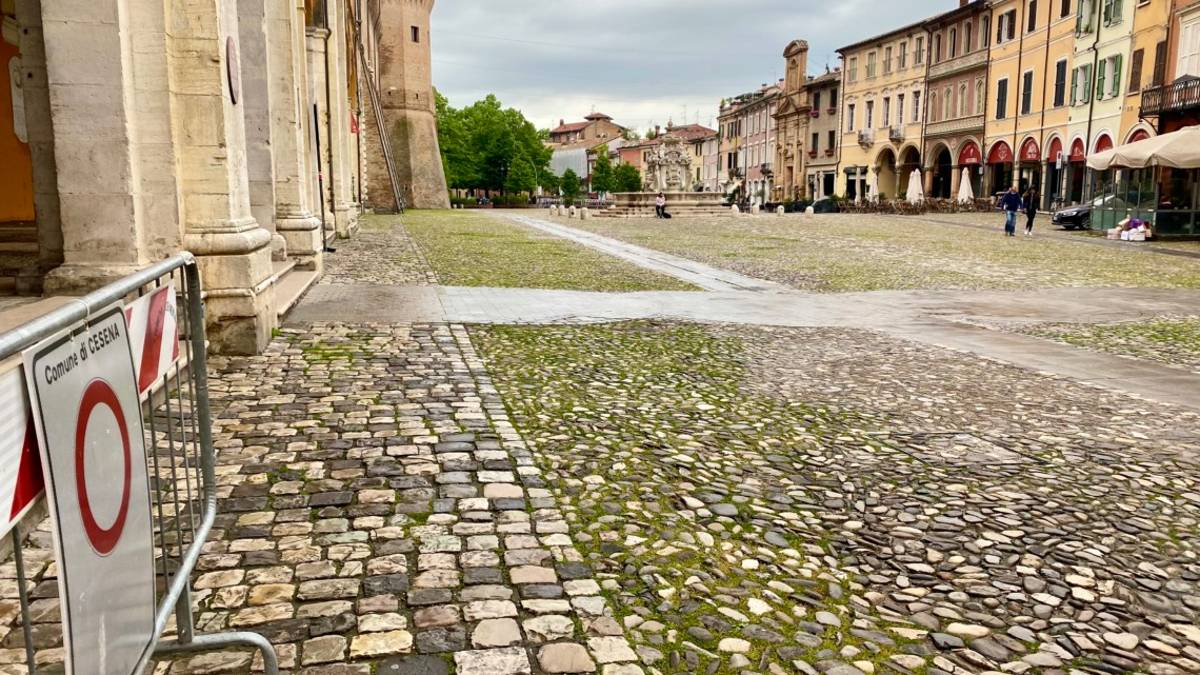 Cesena, da lunedì via ai lavori alla pavimentazione di Piazza del Popolo