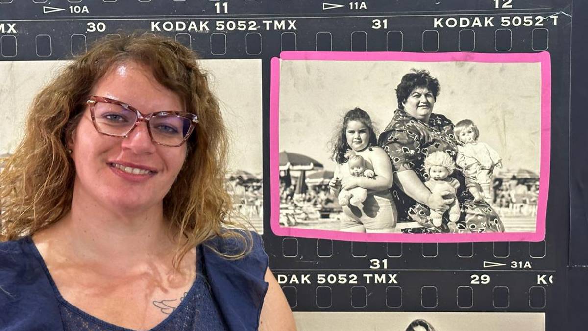 Ma quella bambina sono io: una visitatrice si riconosce alla mostra fotografica di Savignano sul Rubicone