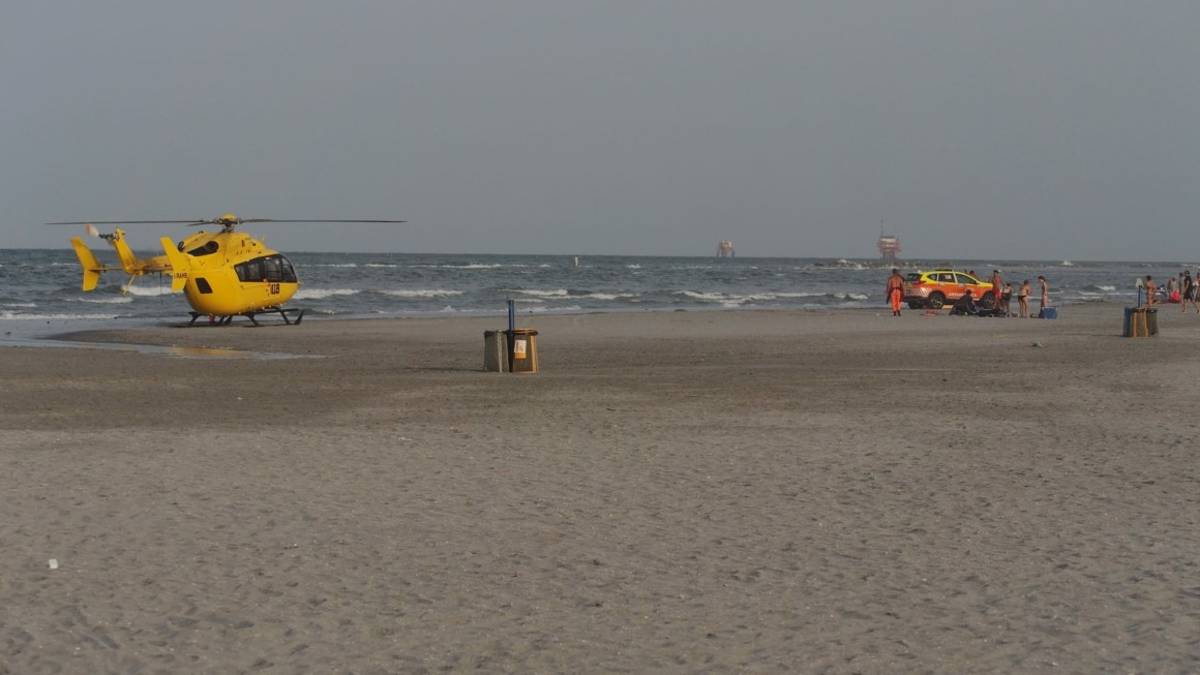 Tragedia a Lido Adriano, muore per salvare bambini dall'annegamento