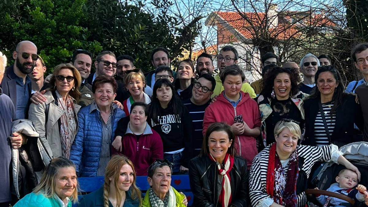 Riccione e la panchina per i ragazzi di Cuore 21: L'inclusione si deve coltivare