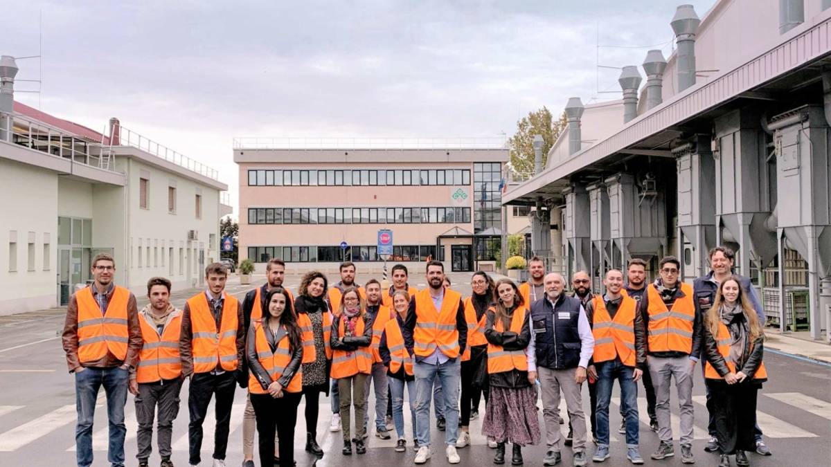 Cesena, giovani cooperatori in visita alla Cac