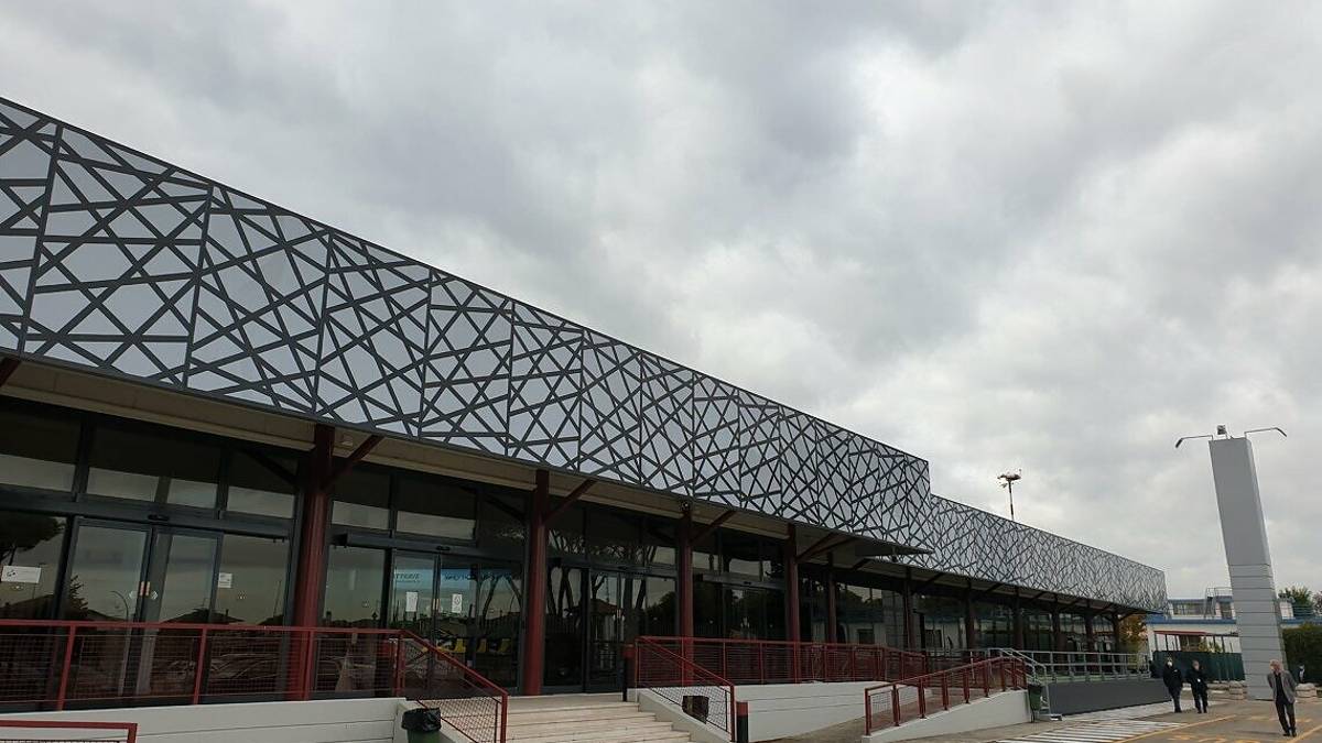Forlì, riapre la dogana all'aeroporto