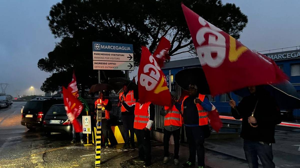 Ravenna, sciopero dei lavoratori di Unica