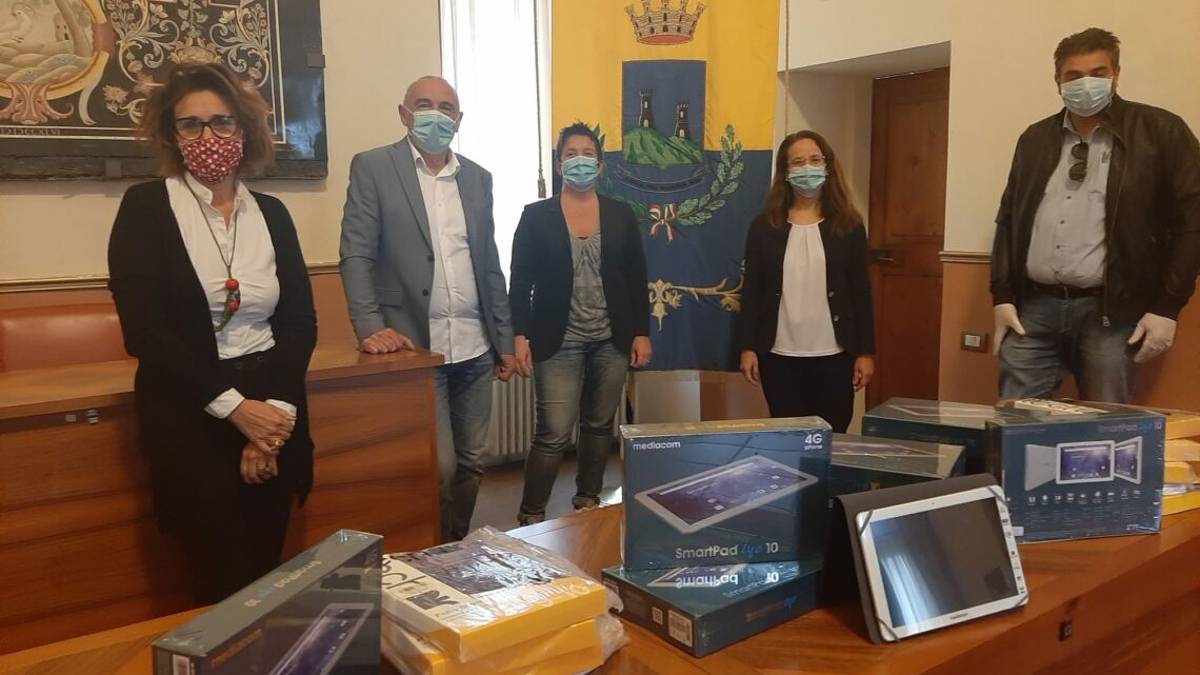 Verucchio, donati 37 computer agli studenti