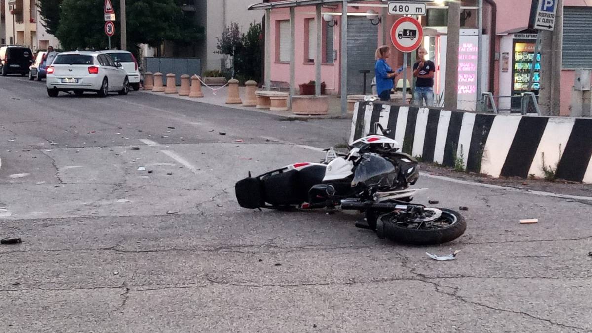 Incidente auto-moto a Sant'Antonio, 23enne all'ospedale