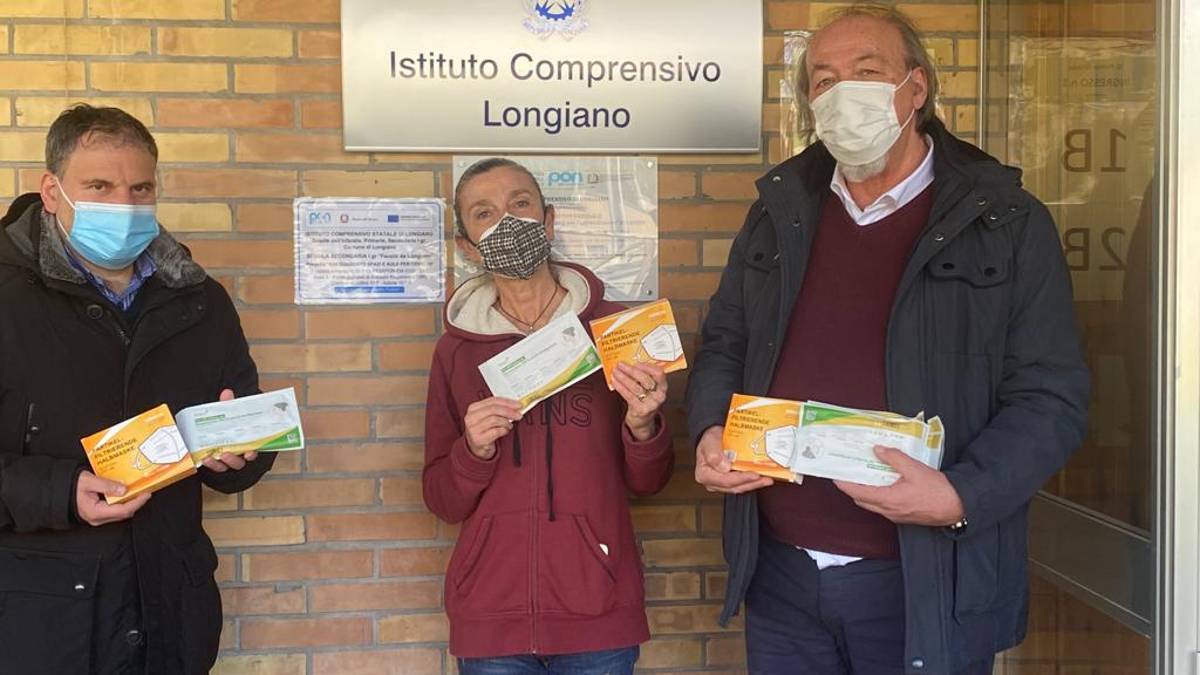Longiano, consegnati tamponi e mascherine per le scuole