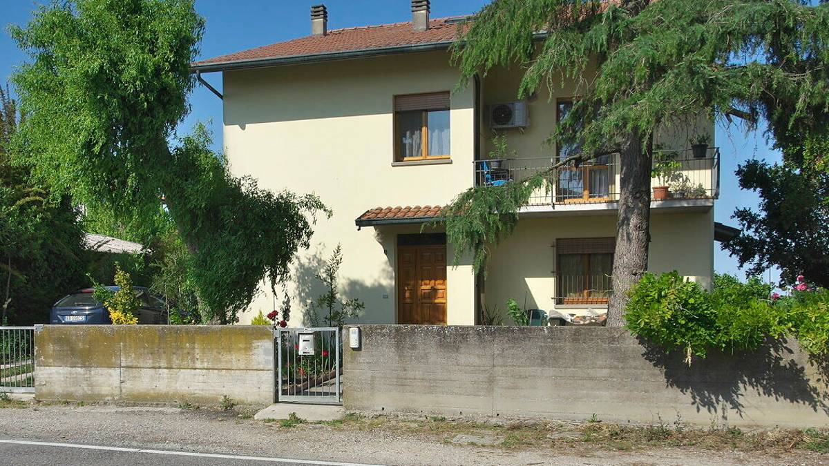 Ravenna, giallo sulla morte di un medico: sentiti familiari e conoscenti