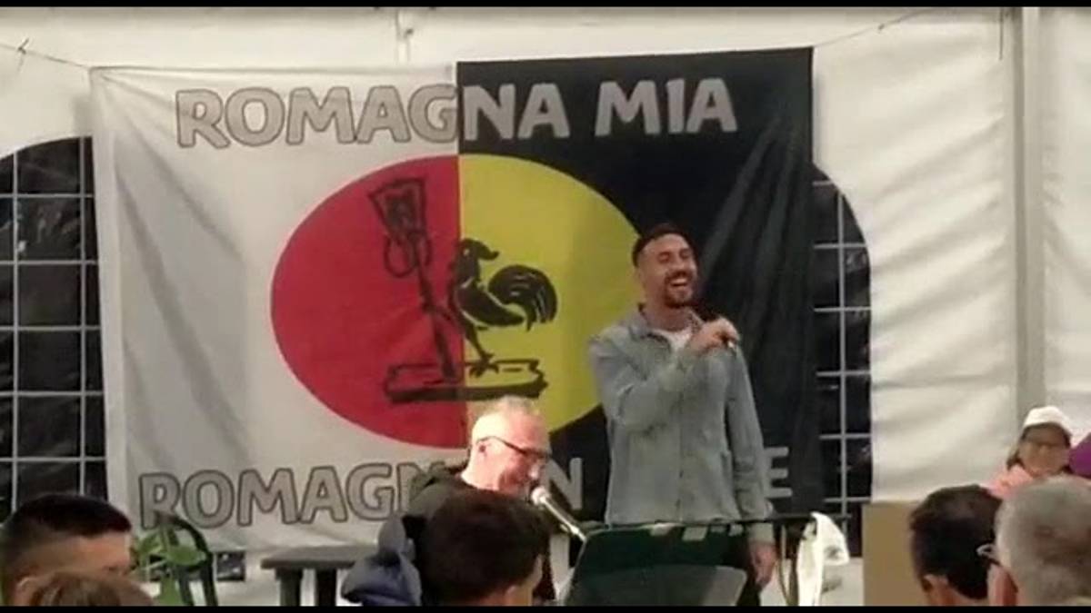 Calcio C, Cesena: Mercadante strappa applausi cantando Ligabue VIDEO