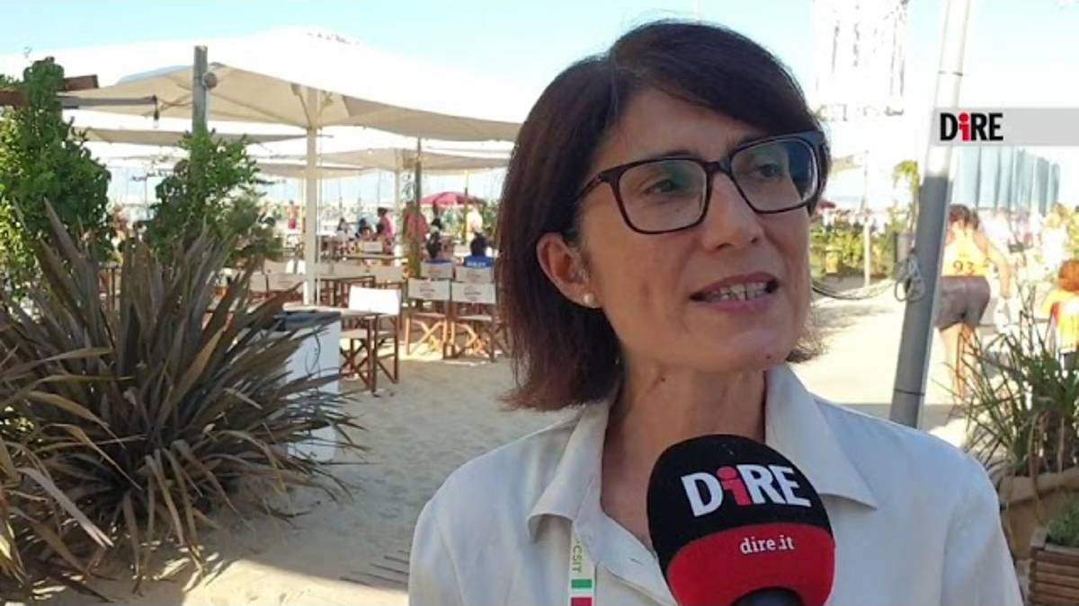 A Cervia il Mamanet invade la spiaggia di sorellanza. Aics: Molte ragazze abbandonano lo sport già a 14 anni