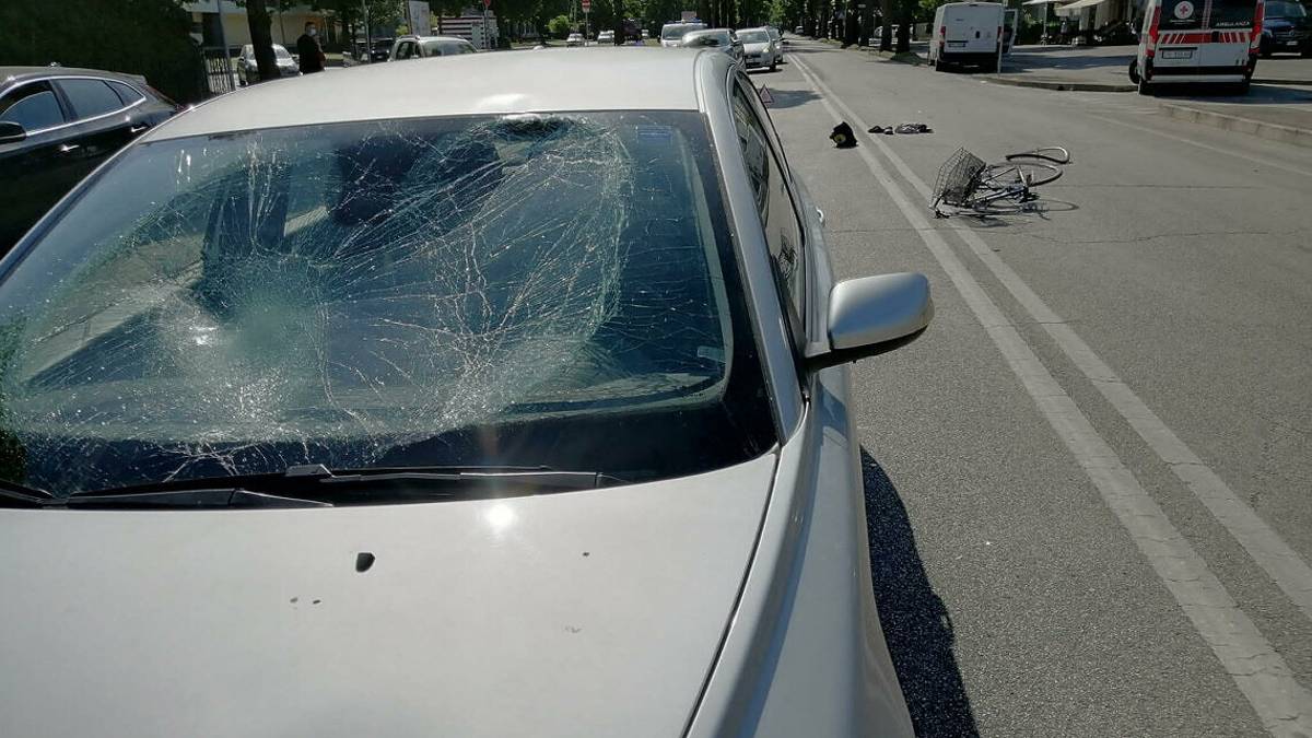 Forlì, travolto in bici: grave 45enne