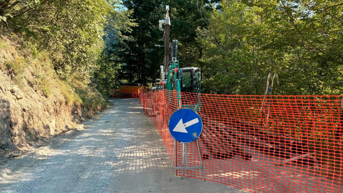 Il cantiere sulla strada della Braccina che unisce Rabbi e Bidente