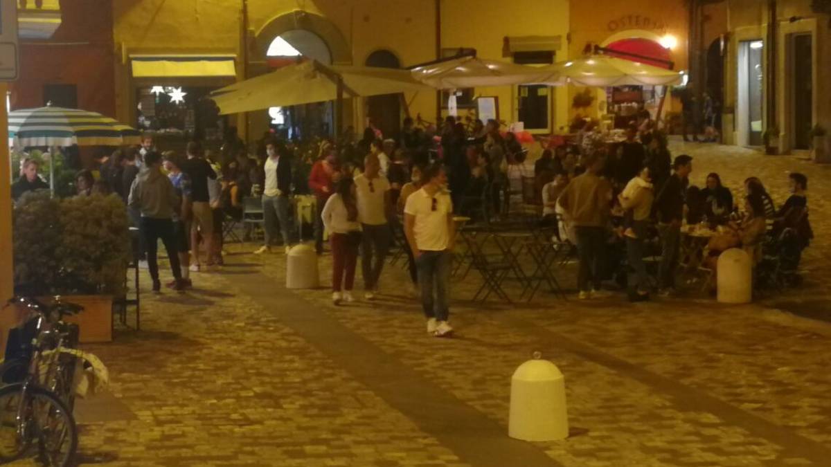Movida Cesena, chiusura a mezzanotte e capienze sono indigesti