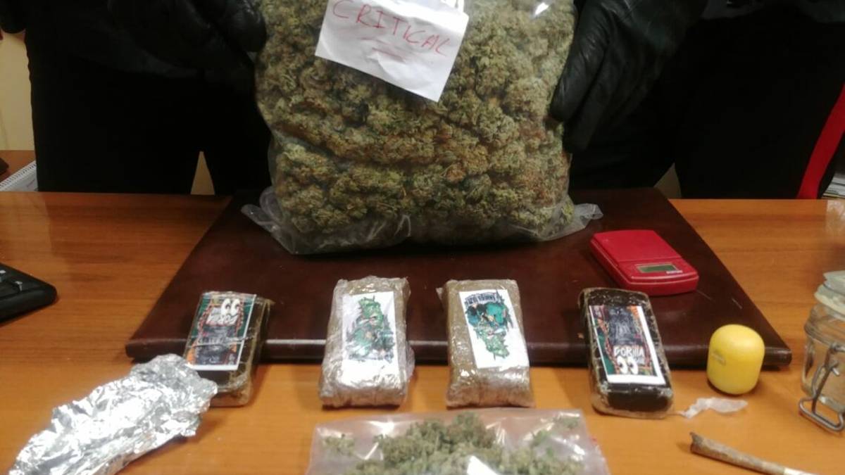 Coriano. Visto gettare uno spinello: gli trovano 1,4 chili di droga