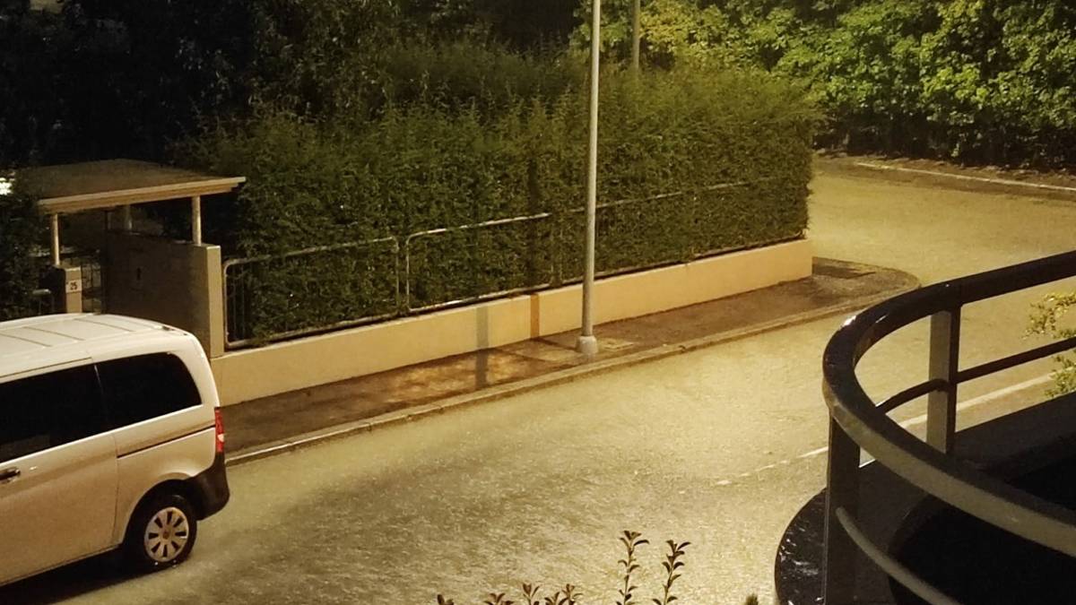 Forlì. Le fogne non ricevono, strade e cortili allagati: la protesta dei residenti