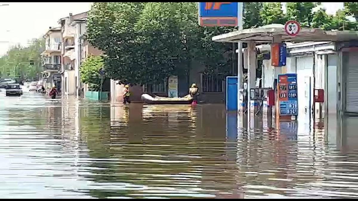 Conselice allagata da giorni e i rischi per la salute: Proteggete la pelle a contatto con l'acqua