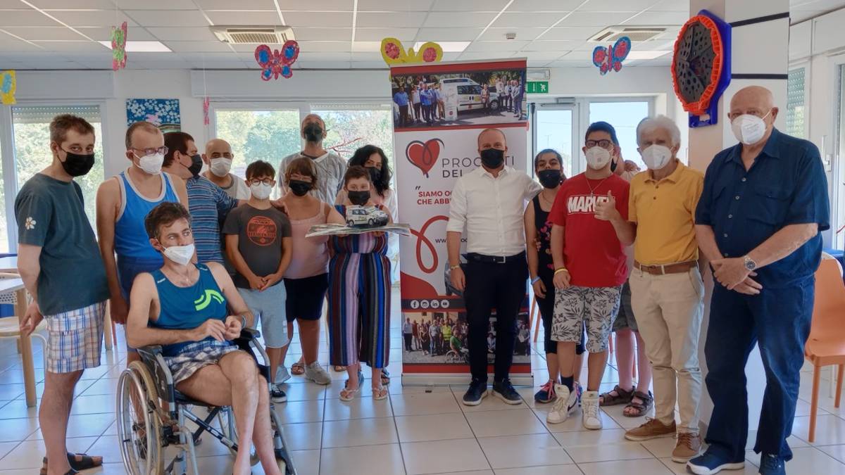 Un mezzo in comodato d'uso per anziani e disabili della nuova famiglia onlus di Cesenatico