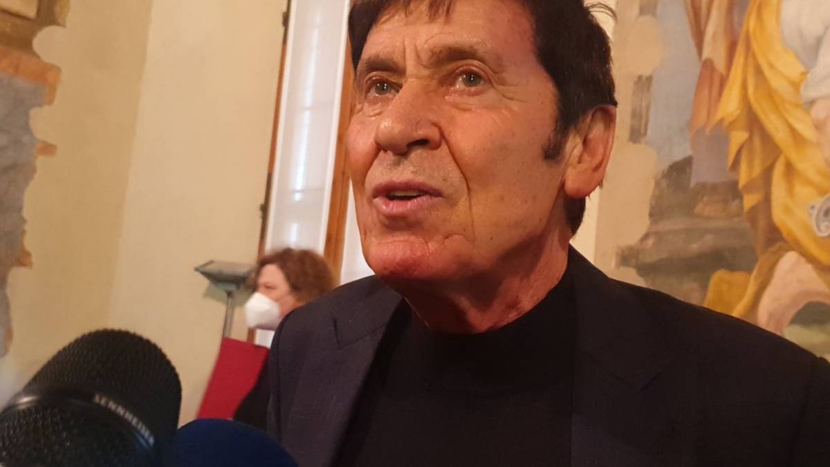 Bologna consegna il Nettuno d'Oro a Gianni Morandi