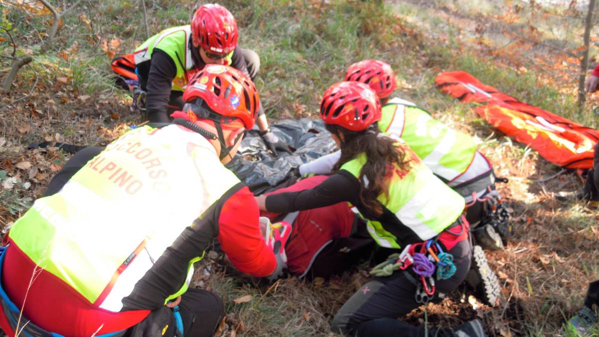 Un intervento del soccorso alpino (foto archivio)
